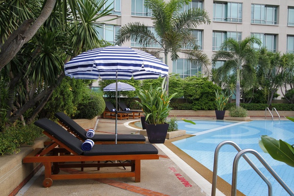 Outdoor swimming pool Miracle Grand Convention Hotel Bangkok