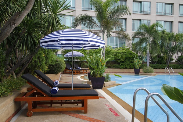 Outdoor swimming pool miracle grand convention hotel bangkok Outdoor swimming pool miracle grand convention hotel bangkok
