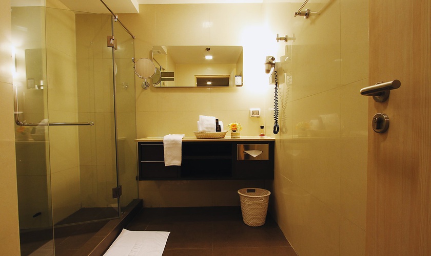 Bathroom Miracle Transit Hotel (Temporarily Closed)  Bangkok