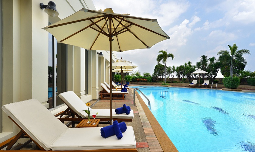 Swimming pool Miracle Grand Convention Hotel Bangkok