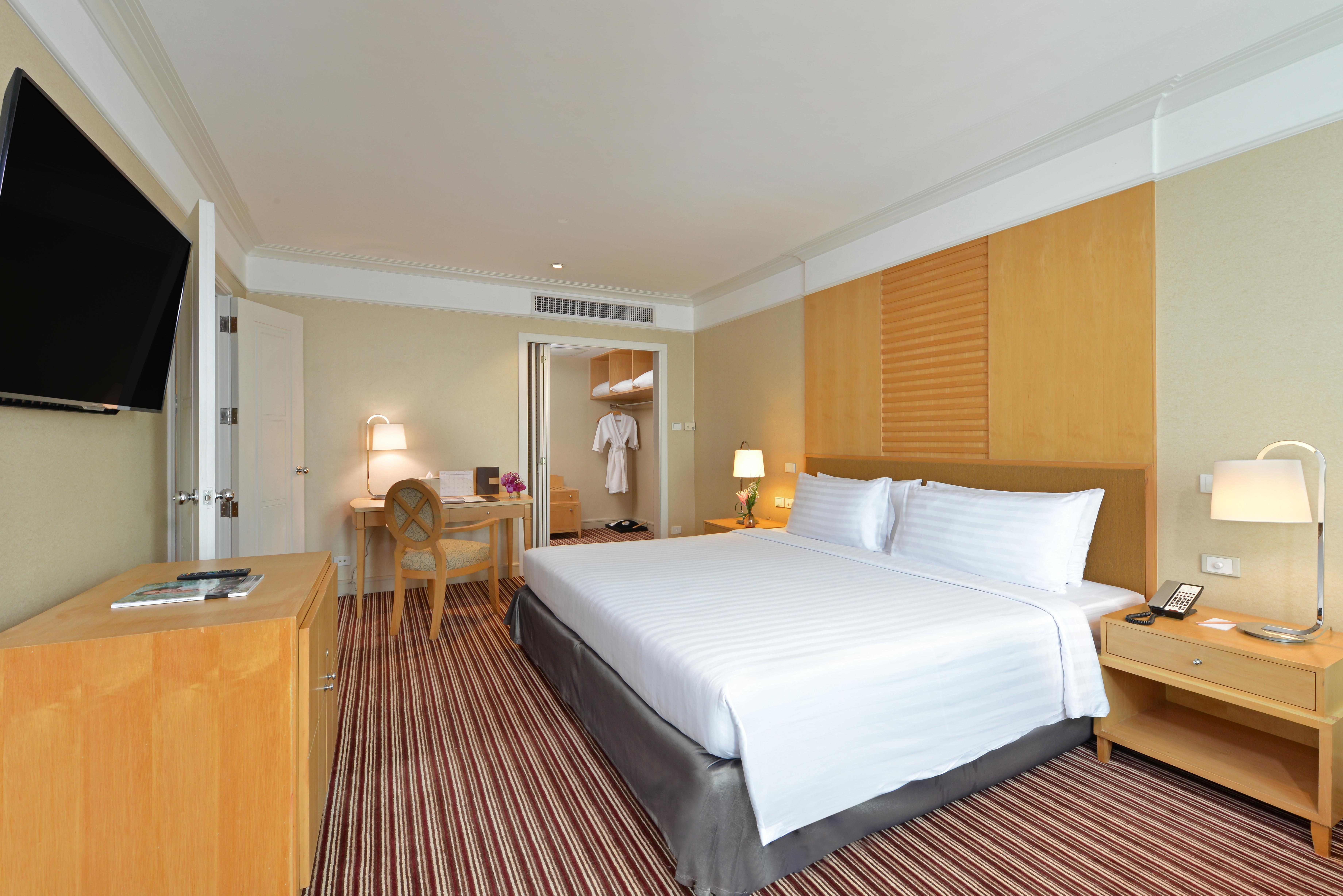 EXECUTIVE SUITE
