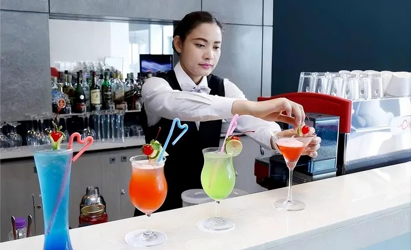 Bar Bar Louis Tavern By Miracle Bangkok
