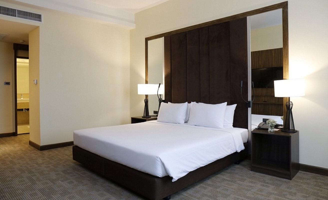 Junior Suite Junior Suite 2 Louis Tavern By Miracle Bangkok