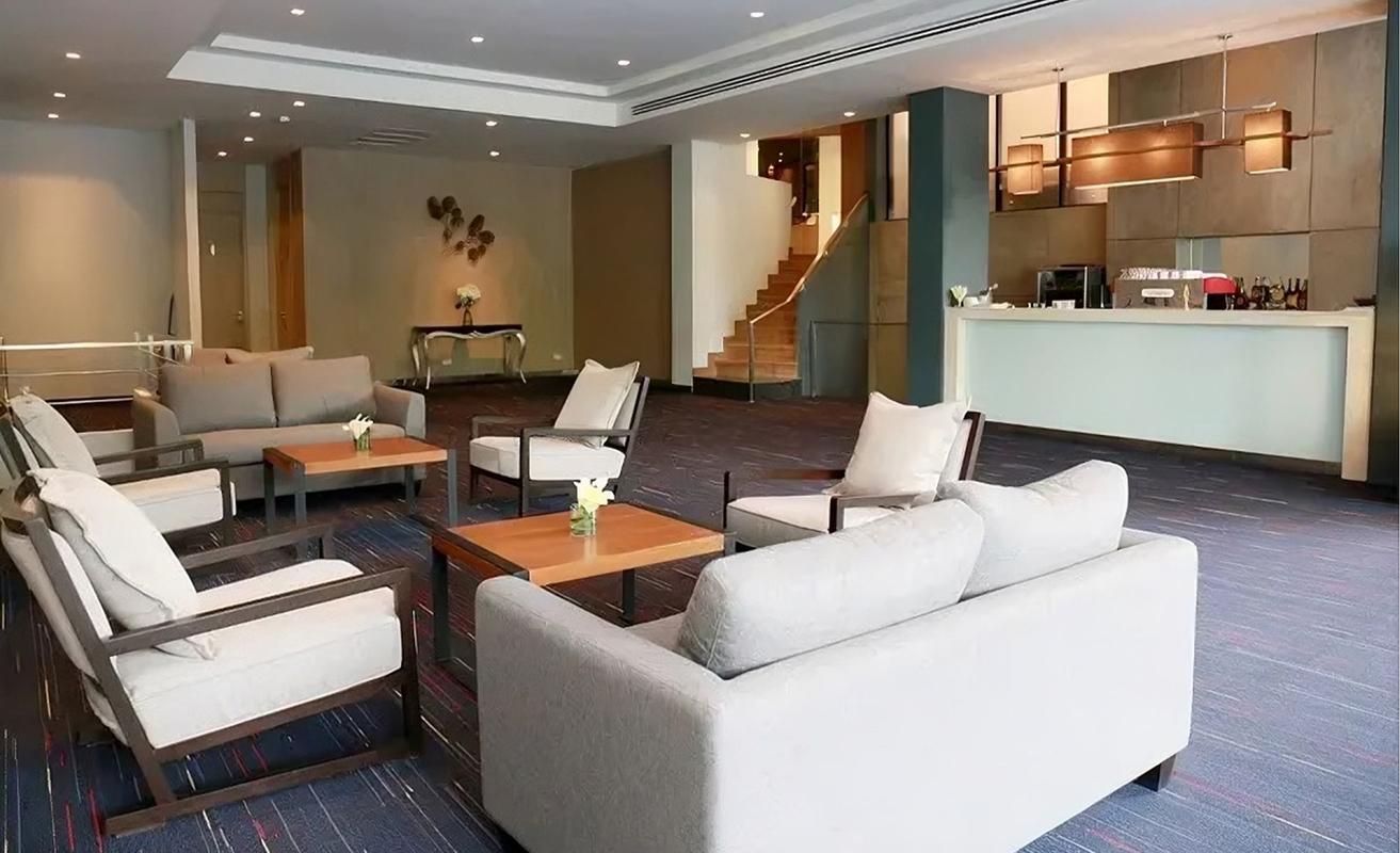 Lobby Lobby Louis Tavern By Miracle Bangkok