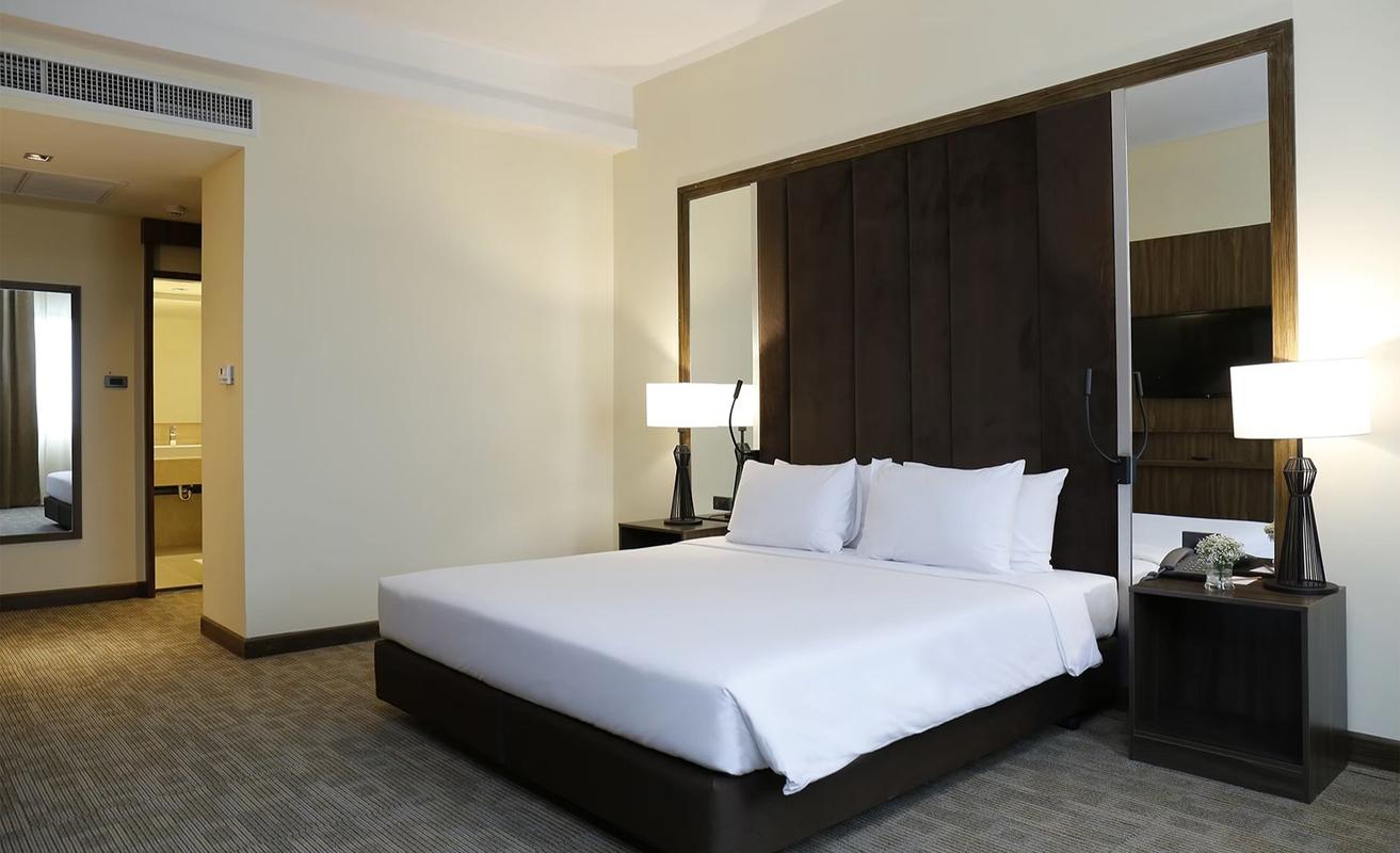 Bedroom Louis´ Tavern Bedroom Louis´ Tavern Miracle Hotel Group Bangkok