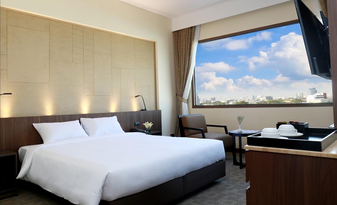 Bedroom Louis´ Tavern Bedroom 2 Louis´ Tavern Miracle Hotel Group Bangkok