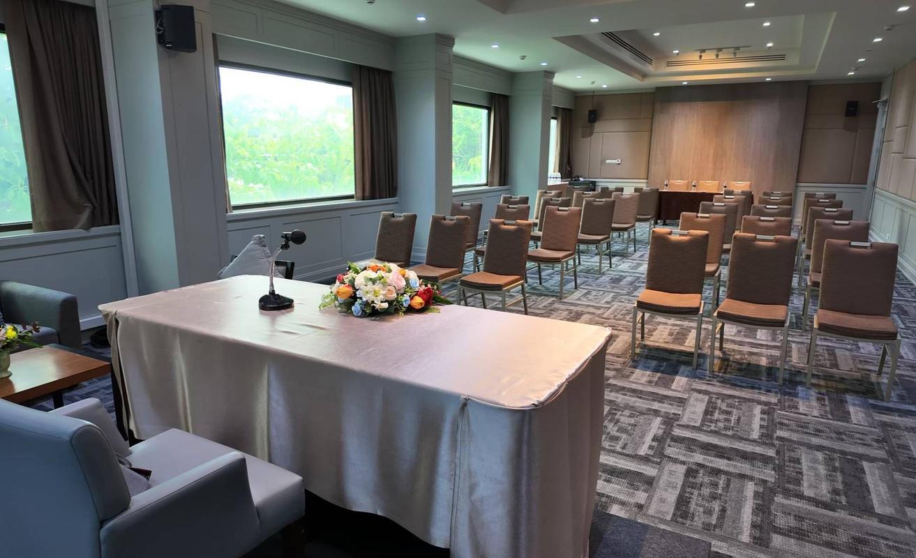 Meeting Room Louis´ Tavern Meeting Room Louis´ Tavern Miracle Hotel Group Bangkok