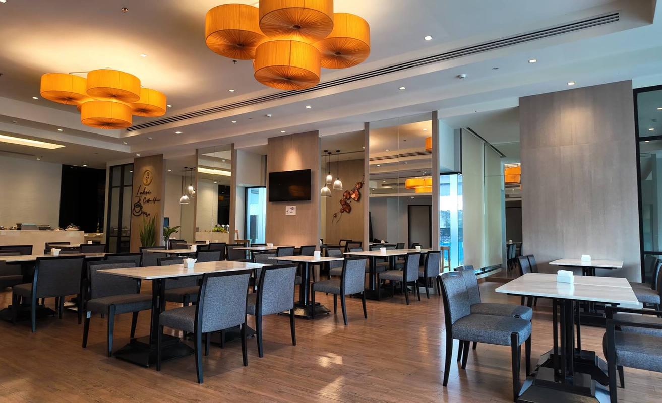 Restaurant Louis´ Tavern Restaurant Louis´ Tavern Miracle Hotel Group Bangkok
