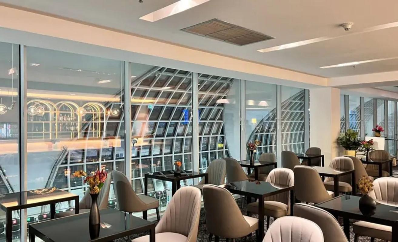 Bar MIracle Transit Hotel Bangkok