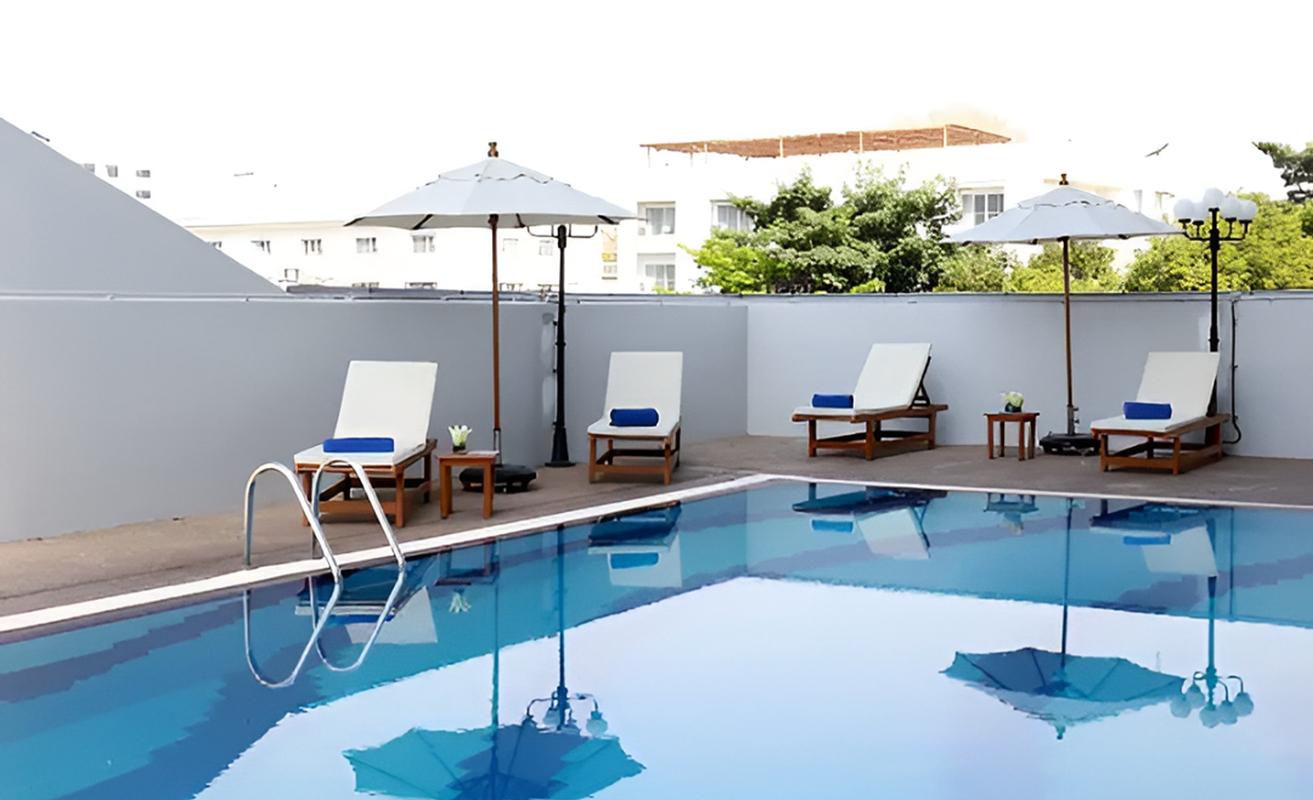 Pool Pool Louis Tavern By Miracle Bangkok