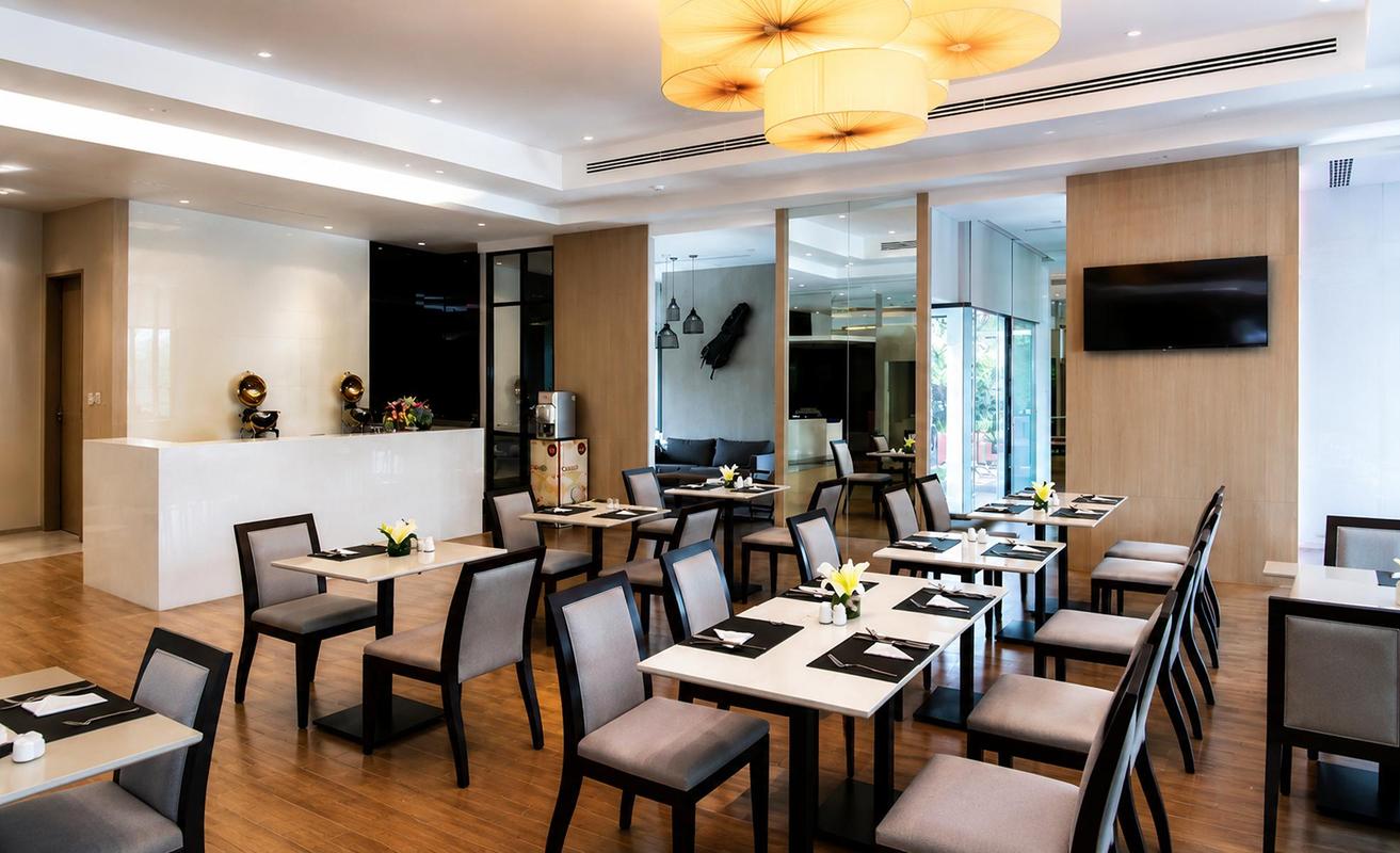 Restaurant Restaurant Louis Tavern By Miracle Bangkok